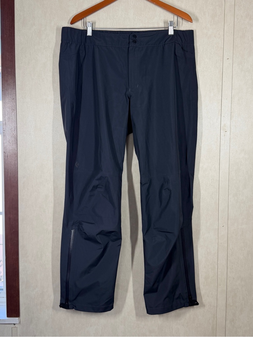 Black Diamond Women’s Gore-Tex Liquid Point Pants Lightweight in Black XL